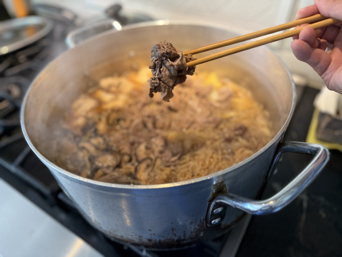 MikuniTaro's tweet image. I always look forward to our monthly family gathering! ❤️ This time, Machiko prepared a delicious sukiyaki dish, and we had a meaningful discussion about abortion. We’re also planning a weekly grandkids’ night!
#OneFamily #OnePurpose