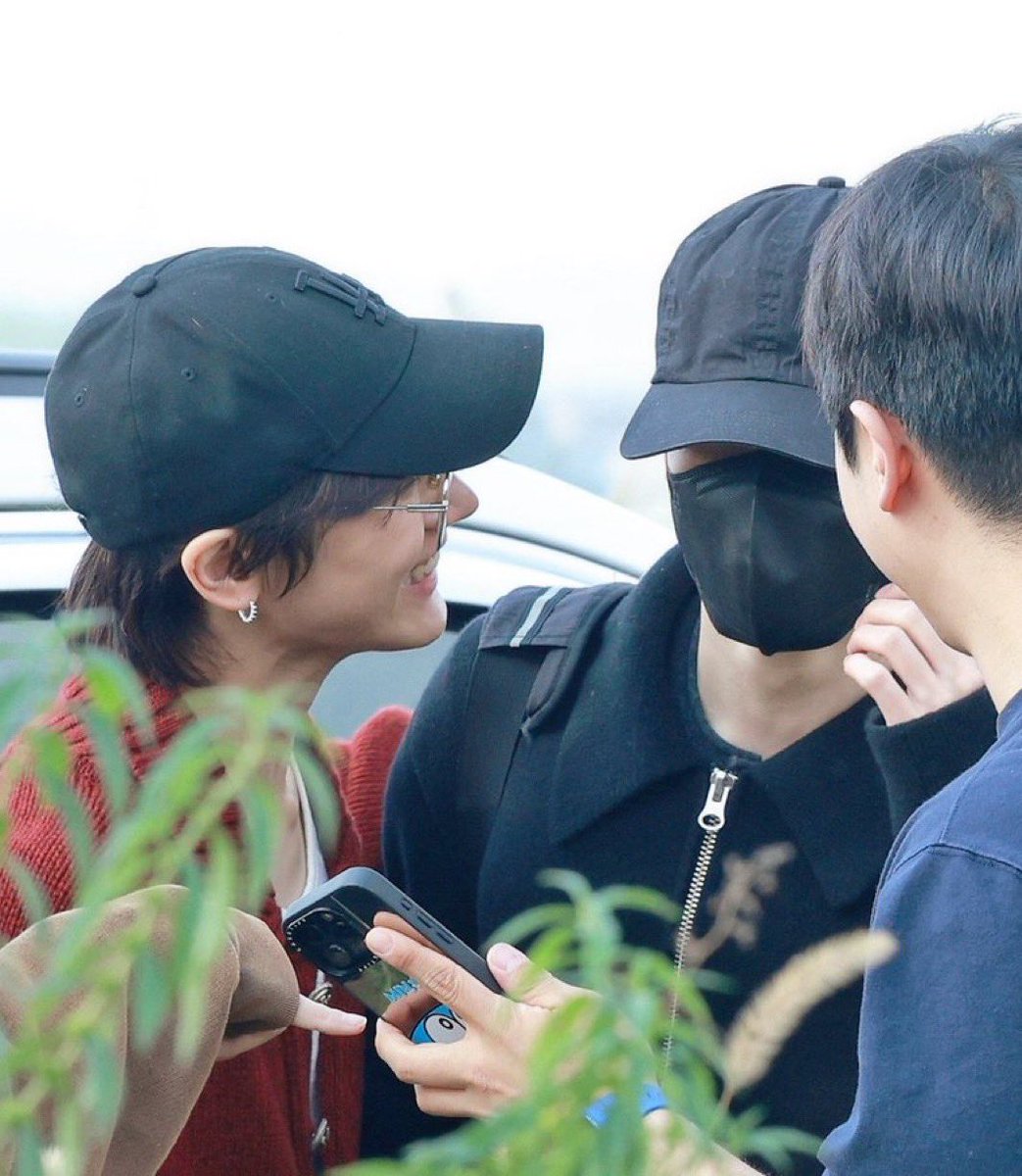 delighttttt_'s tweet photo. กูร้องไห้จะตายละ น้องเตนล์ยิ้มหวานส่งแจฮยอนเข้ากรม มีแต่รอยยิ้มสดใสให้คนอื่นจริงๆ ฮือ มันรักกันมากจริงๆนะ https://t.co/uw3YYrzSfX