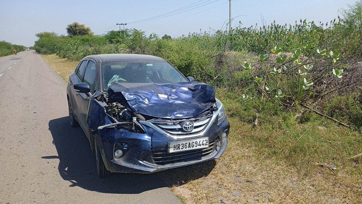 आज 1 महीना हो गया अभी तक  ॐ टोयोटा अजमेर में मेरी गाड़ी स्पेयर पार्ट नहीं होने की वजह से खड़ी है क्या यही अच्छी सर्विस है मेरा नाम विनोद कुमार मोबाइल नंबर 7988033213 गाड़ी नंबर HR36AG9442
<a href="/Toyota_India/">Toyota India</a> 
<a href="/ICICILombard/">ICICI Lombard GIC</a>  के साथ इंश्योरेंस है