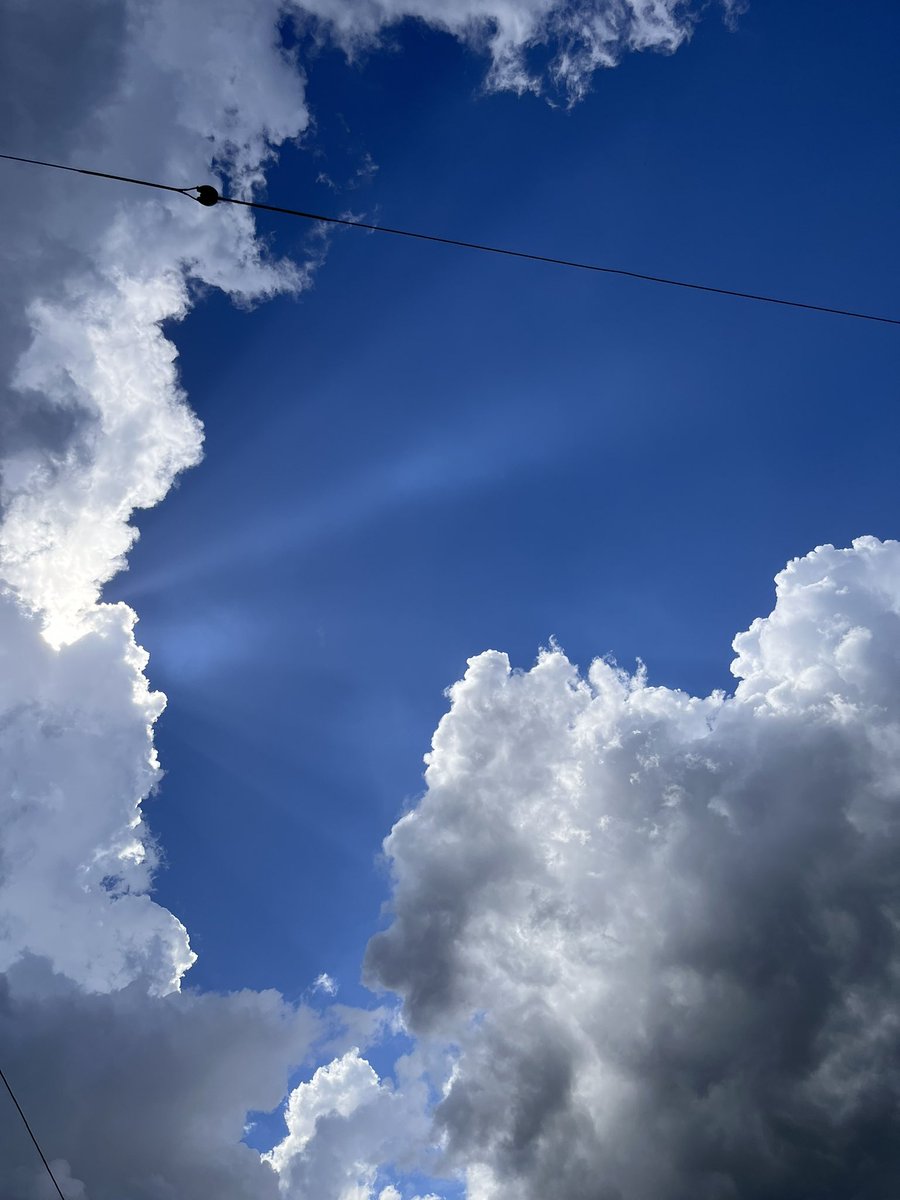kinuito_prowr9's tweet photo. So many people truly adore you.
Iโm one of them, too.
You are as bright as the blue sky.
You have a heart as wide and kind as the blue sky.
And strong as well.
You'll be fine.
Love you ELP.๐๐ซถ
#prayforELP
#fightingELP
#njpw https://t.co/4avAOmI4dW