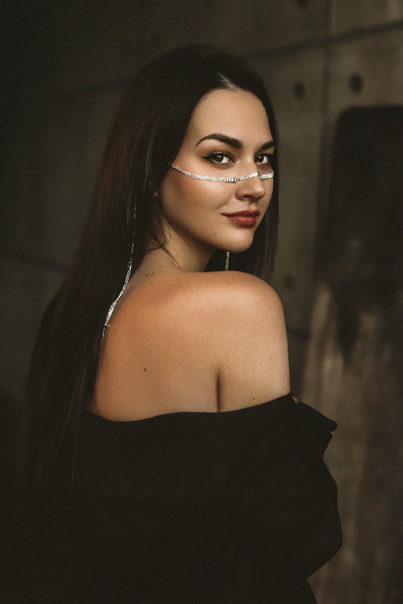 Elena Right tweet media