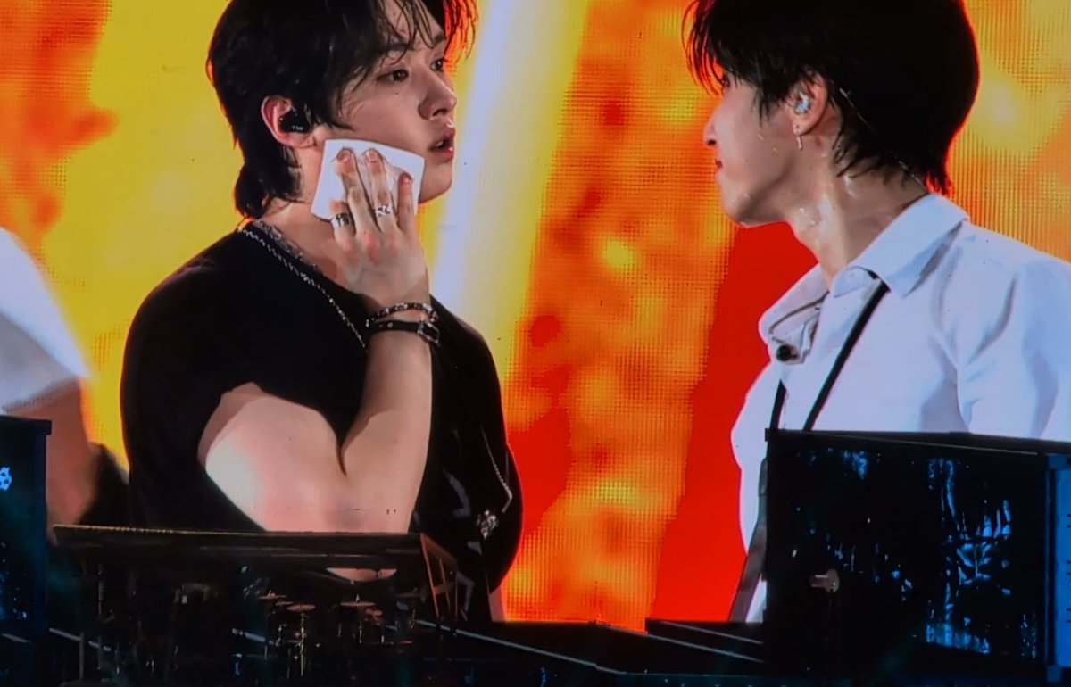 물떡 고양이 귀여워할 것 같긴 했는데 진짜 광대 터질 것 같이 보고 있어서 짜증난다