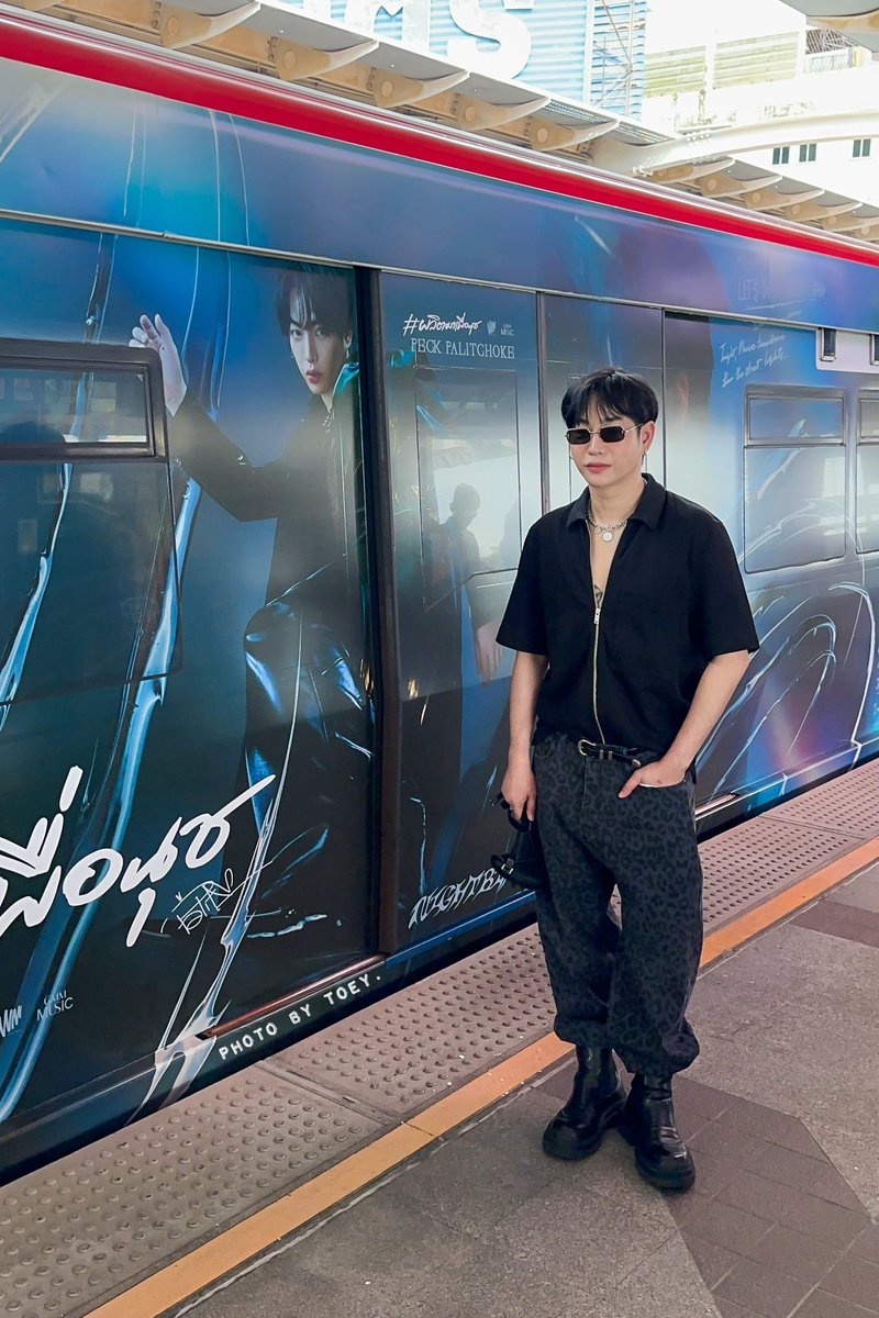 photobytoey's tweet photo. ในวันที่ไม่มีกล้อง ก็จะแอบเซงนิดหน่อย 
แต่พิเป๊กหล่อมากค่ะ 

@peckpalit 
#เป๊กผลิตโชค
#PeckPaLitChoke
#photobytoey
#palitgallery https://t.co/BcyxW35HHR