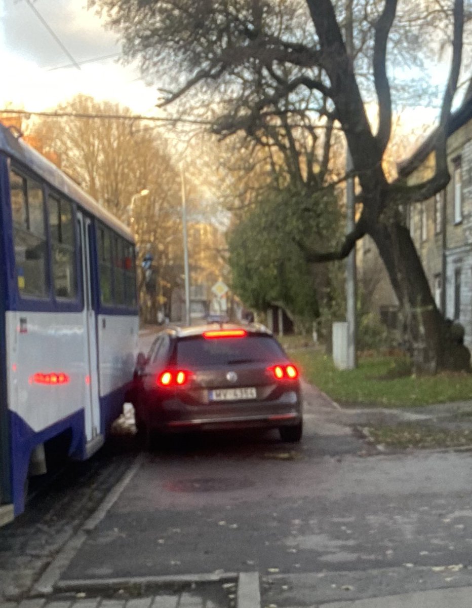 Līdzpilsoņi met sprunguļus manā pirmdienas ceļā ☹️