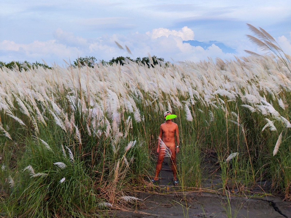 尋幽探秘、臨流攬勝

#野裸 #野外 #outdoor #祕境
#裸體 #黝黑 #日曬 #泳褲痕
