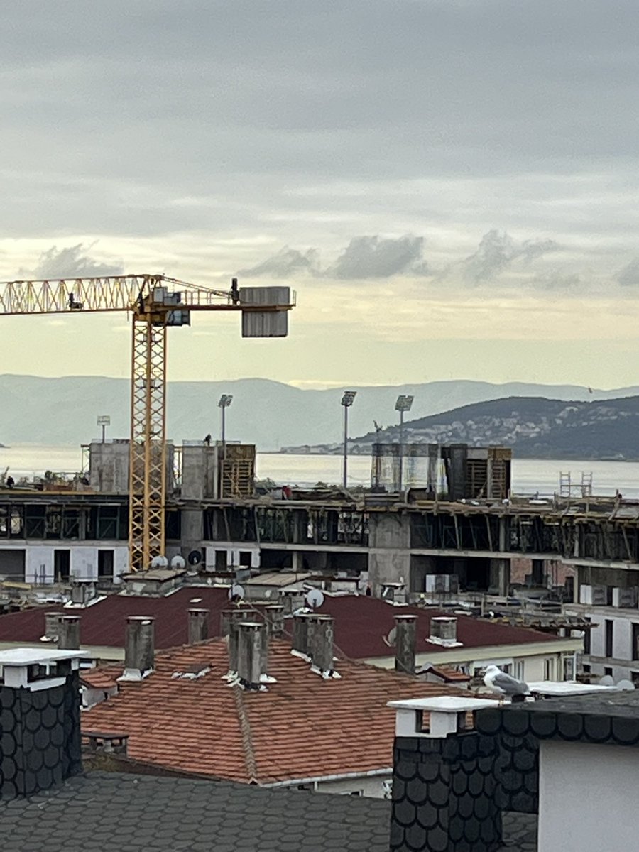 CAFERNUROGLU's tweet photo. Maltepe idealtepe mahalleside yüksek irtifaya kurban gidiyor https://t.co/M8UpzkMyWJ