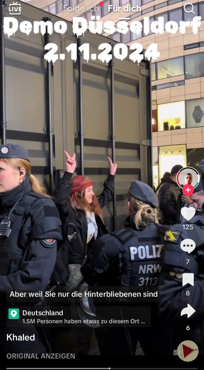 KoeAntifa161's tweet photo. #Rosa Mitgliedin bei #dus0211 in ihrer zweiten Maßnahme an den Tag.

Nach Bedrohung eines Aktivisti, nun der Marsch unter der #HamasFahne. https://t.co/KFNrNQMidN