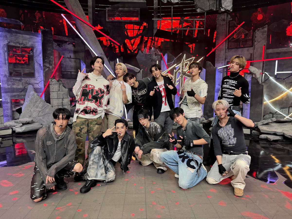 <a href="/dkimsunwoo/">Sunwoo</a> <a href="/we_the_blazing/">𝙏𝙃𝙀 𝘽𝙇𝘼𝙕𝙄𝙉𝙂</a> ㅤ

Our fan signing was a moment frozen in time, each signature a key unlocking memories, while Q, dressed as a whimsical chef, stirred the pot of joy that simmered in our hearts.

ㅤ