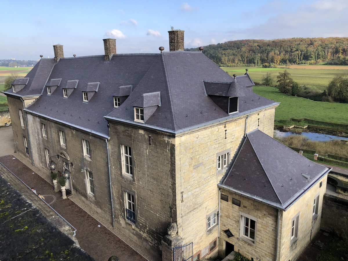 COostwegel's tweet photo. Vakwerk in mergel aan de eeuwenoude terrasmuren @Rest_Neercanne . De gerestaureerde leien daken liggen er weer mooi bij. #restaureren #rijksmonument #Jekerdal https://t.co/1prJfqB4jJ
