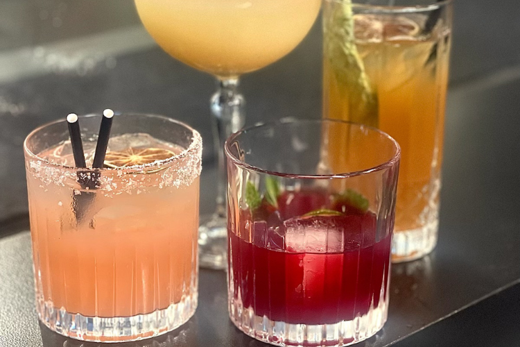 NycciNellis's tweet photo. Seasonal sipping | #TheList’s weekly drink roundup 🧊⬇️
@sherrywines + @dcck + @BodegaNorton + @BDTavern + #DogDazeSocialClub + @fossettedc + #ResidentsDC + #JuneberryGarage
https://t.co/icN8SNXPxB https://t.co/VRreSzR1D3