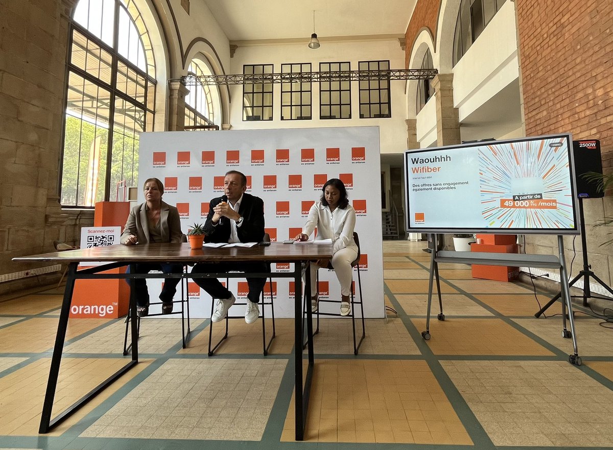 Mat_Berthelot's tweet photo. .@orange_mg annonce ses nouvelles offres haut débit, à partir de 49 000 ariary par mois soit moins de 10euros #Madagascar #wifiber https://t.co/hVM3vmGo2y