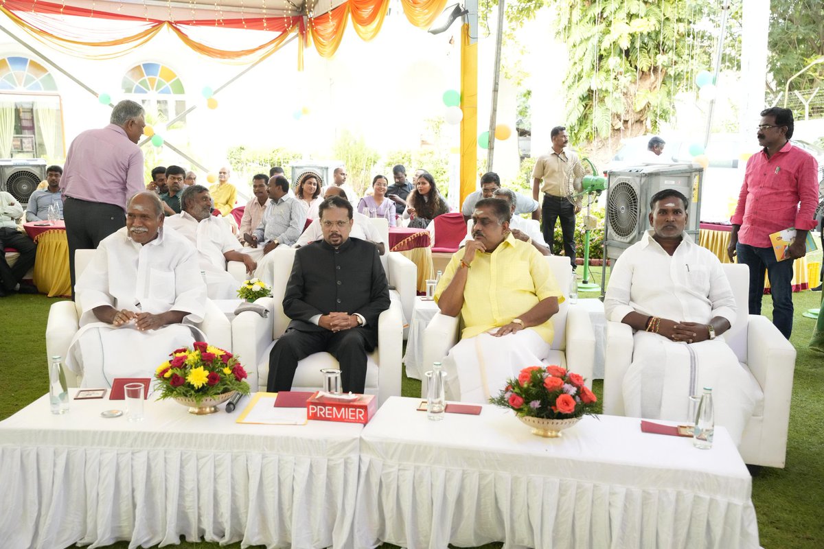 LGov_Puducherry's tweet photo. Celebrated #FoundationDays of various States/UTs at #RajNivas, along with Honb. CM, Ministers, Sr. Officers &amp; distinguished guests from different regions of India.
@rashtrapatibhvn @narendramodi @AmitShah @PIB_India https://t.co/2x5R0aIg5c