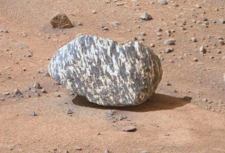 De possibles gabbros “orientés” sur Mars – Découverte sur Mars de roches visuellement semblables à des gabbros. Comparaison avec des gabbros isotropes et anisotropes terrestres #SVT #géologie planet-terre.ens-lyon.fr/ressource/Img8…