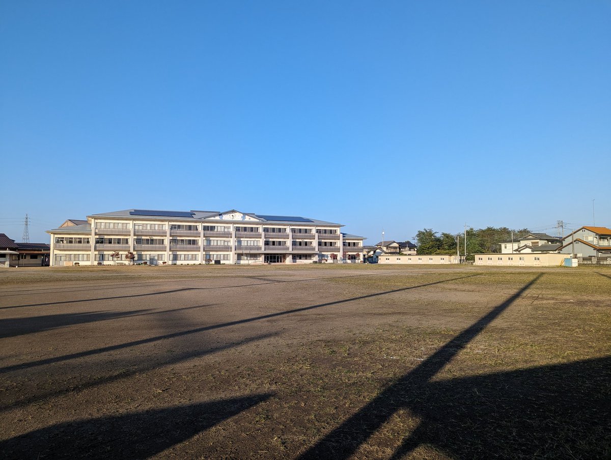 今日は、用務員として草刈り2時間、除草剤散布1時間💦
来週の練習時は枯れてるかな😅
腰イタタタ💦