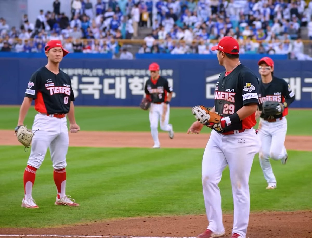 이 구도로 보니깐 또 웃김