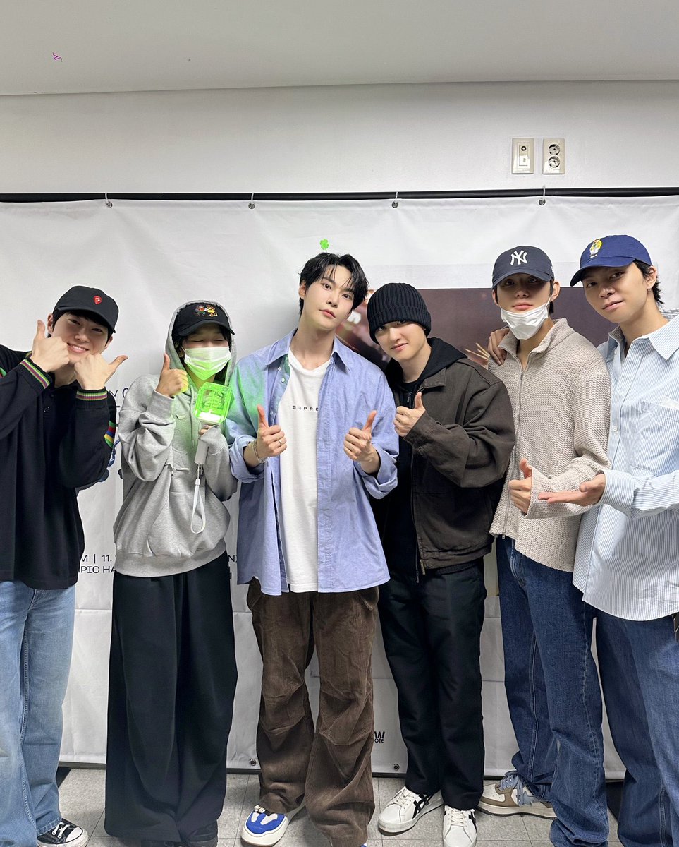 neott_sy's tweet photo. 初日誰もおらんかったのに最終日みんな揃って行くなんて聞いてない！！！私同じ空間におりたかった！！！ https://t.co/3ddUt0wzqc