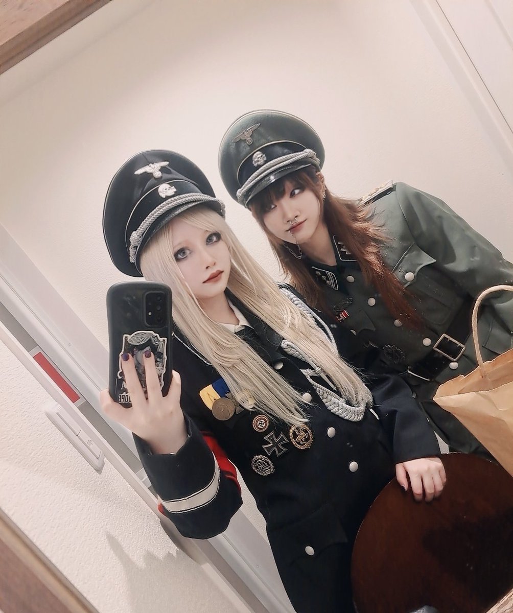 ウンチンと軍人さん🖤