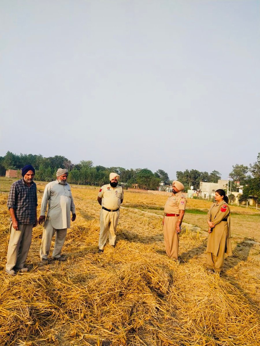 SBSNagarPolice's tweet photo. SBS Nagar Police is regularly conducting the patrolling across the district to curb the stubble burning and sensitise people about negative impacts of straw burning on environment.
#StopStubbleBurning #ConserveEnvironment https://t.co/iyhapQY9a2