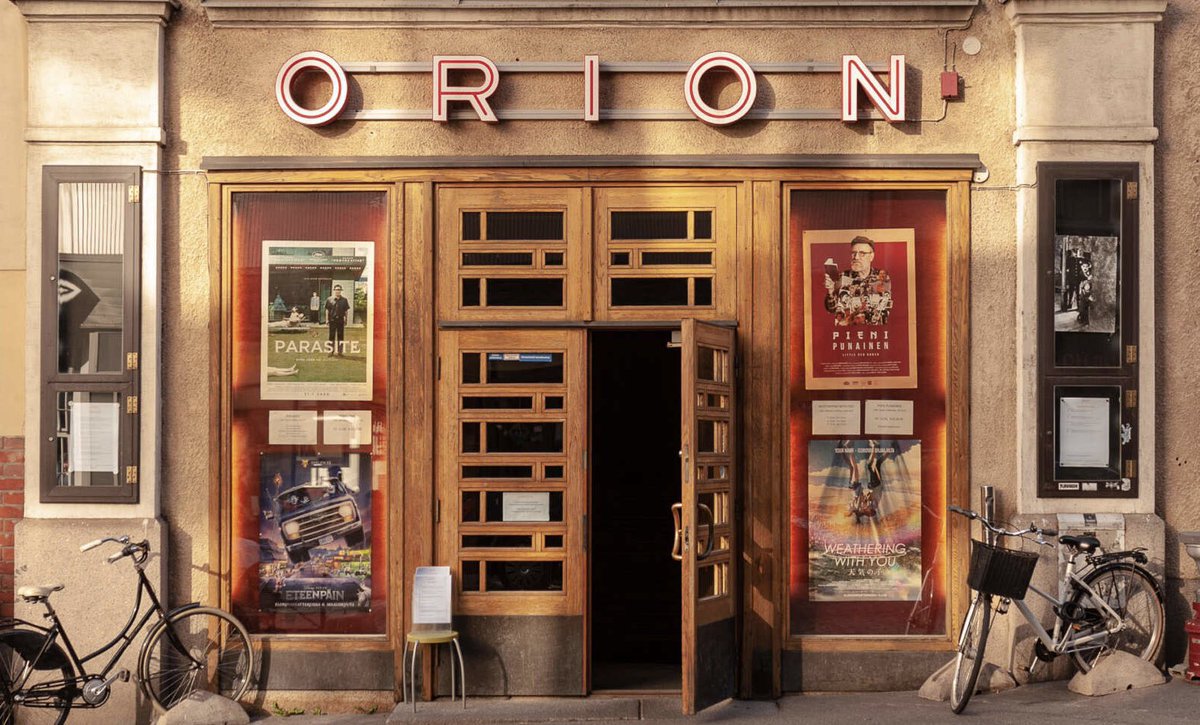 sakamototakehit's tweet photo. 映画「#レンタルxファミリー」ヘルシンキ
#CINEMAORION さんでの上映とても光栄でした!
シネマオリオンさんはヘルシンキ最古の稼働している映画館(1スクリーン)で、#小津安二郎 監督など日本人監督の特集上映などもされていたそうです。
アキ・カウリスマキ監督作「#枯れ葉」のメインビジュアルになっている映画館のシーンはこの劇場内で撮影されたとの事です。
(フィンランド在住のetsuroさんに教えて頂きました)
伝統ある映画館で長い間上映頂き、多くの方々にご来場頂き本当に感謝しております。
Q&Aとても幸せな時間でした。
またいつか必ず戻って来たいと思います^ ^
https://t.co/OoD03H0KuI
#Vuokraperheet
#塩谷瞬 #川上なな実 #白石優愛
#でんでん #川面千晶 #野見隆明
#tabicine