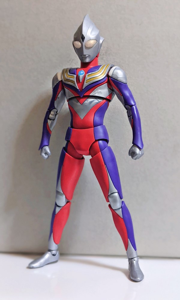 papasu67's tweet photo. フィギュアライズのティガ5

プラ板貼り足しで肩の関節隠し
脇を締めたり腕を後ろに引いても隙間が目立たないように

あとは鳩尾の▽辺りの妙な盛り上がりを削って
胸から腰の流れをなだらかに

とりあえず弄れるところは一通り弄って満足したので塗装待ちで一旦寝かせる https://t.co/dFqp455IxF