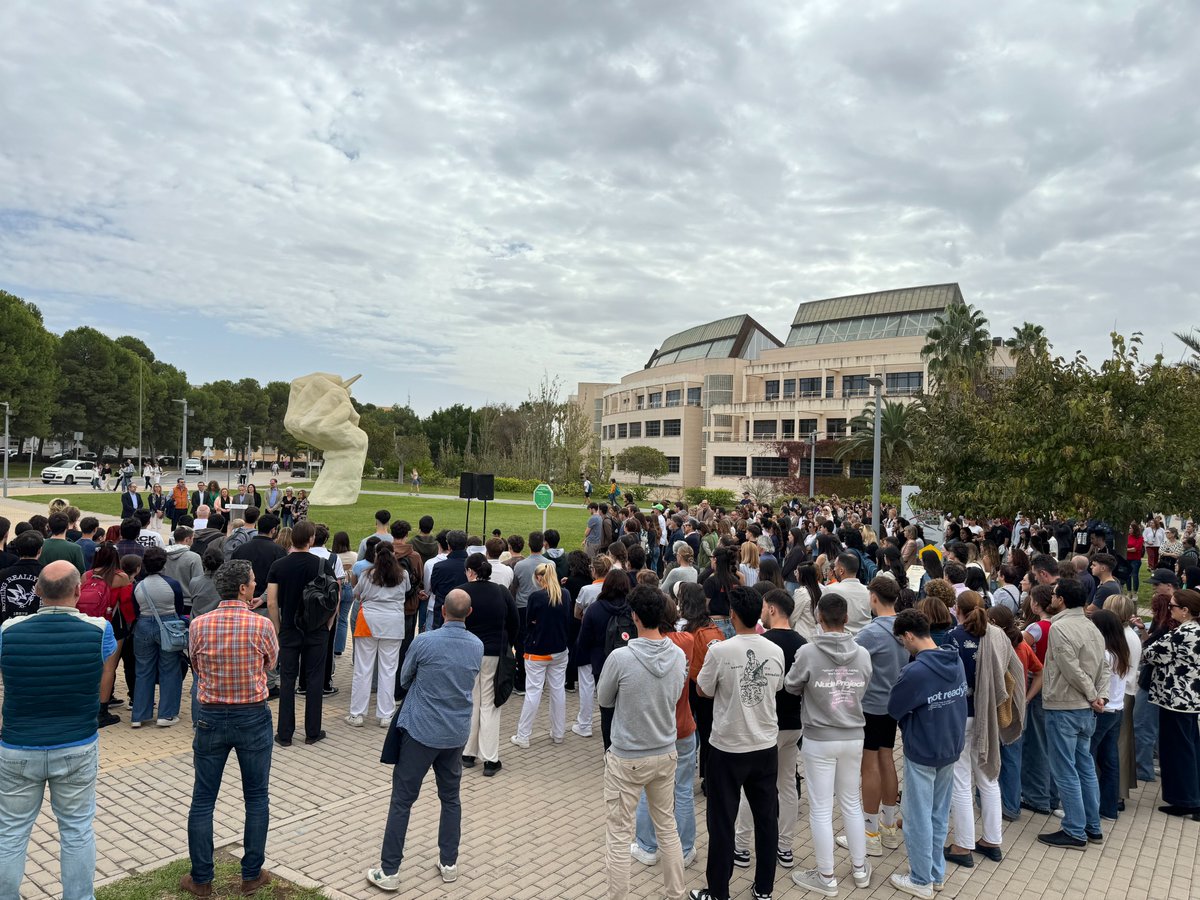 Ya en marcha la campaña solidaria UA con las personas afectadas por la #DANA.

➡️Puedes inscribirte en el programa de voluntariado, ➡️Participar en la donación de productos de primera necesidad y 
➡️Proponer nuevas acciones de colaboración.

Toda la info: 
web.ua.es/es/vr-social/c…