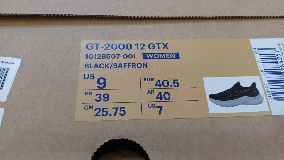 redapplemay's tweet photo. Hi &amp; Salam everyone. I’m letting go this shoe for full price (/negotiable). This is brand new, 10/10. If anyone who’s willing to buy it, feel free to DM me. Details as below:
Brands: Asics GT-2000 12 GTX
Size: US 9 (25.75cm)
Reason: Wrong size. 
Thank you 🙏🏻 https://t.co/6JrN6nujHn