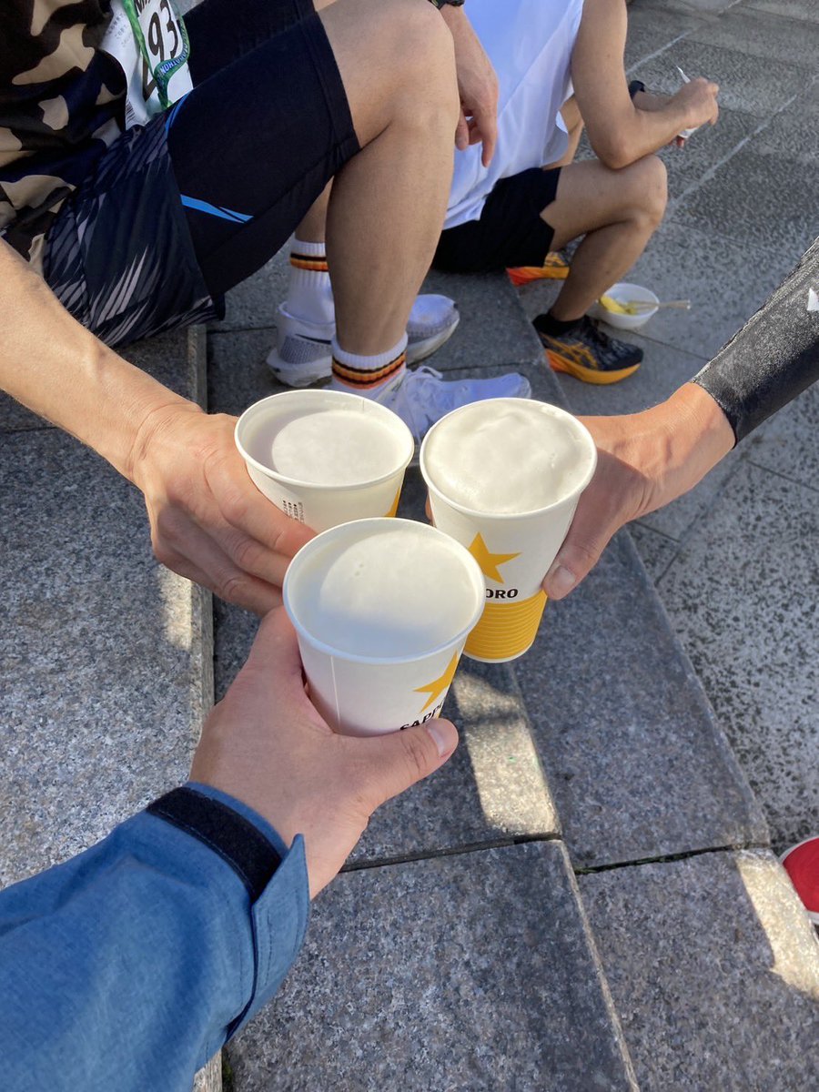 msy_0228's tweet photo. 今回の下関海響マラソンは親愛なる228さん@ami300yen 専用ペーサーとして出場。228さんの完走は叶いませんでしたが、最高のレースとなりました。本当に楽しかった！

1ヶ月半ぶりのビールは五臓六腑に沁み渡りました（笑）

#ランニング好きな人と繋がりたい
#走れることに感謝
#1080v13
#RUNMETRIX https://t.co/TMFRNiJbT9