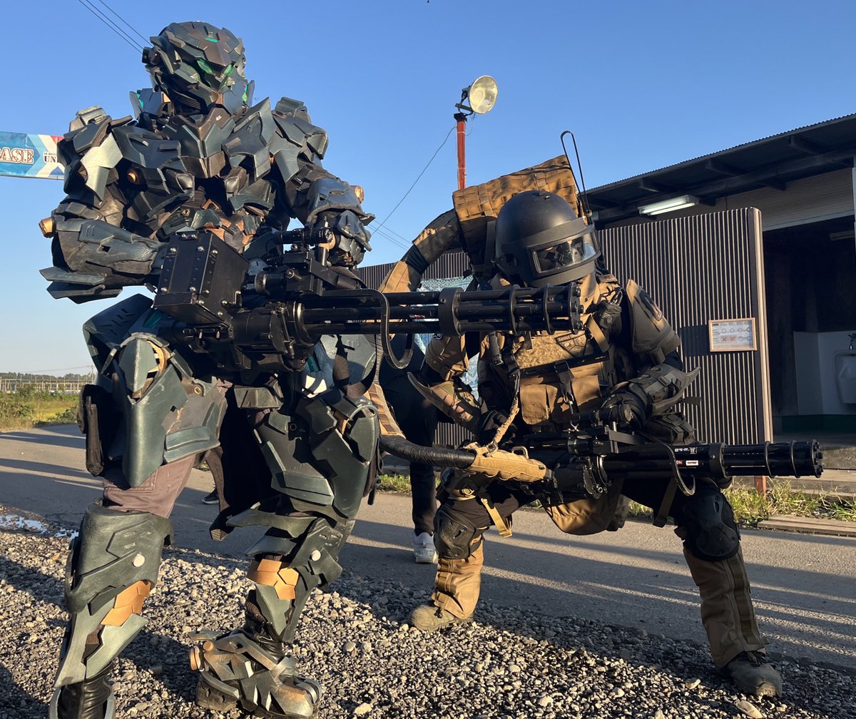 roisin0078's tweet image. #ARMOR祭2024 
#ARMOR祭

脳内イメージは拠点防衛中の旧式重装型 &amp;amp; 最新鋭型❗️

アーマーと言えばこの方❗️な、バァドゥ @11Vadu 様と撮影させていただきました😆

実際に間近で拝見すると、格好良さ5割増しですね🤔