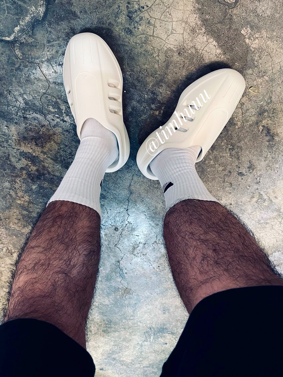 好彈好帥😎

#hairyfeet #whitesocks #socks #白襪 #白襪控 #whitesocksfetish