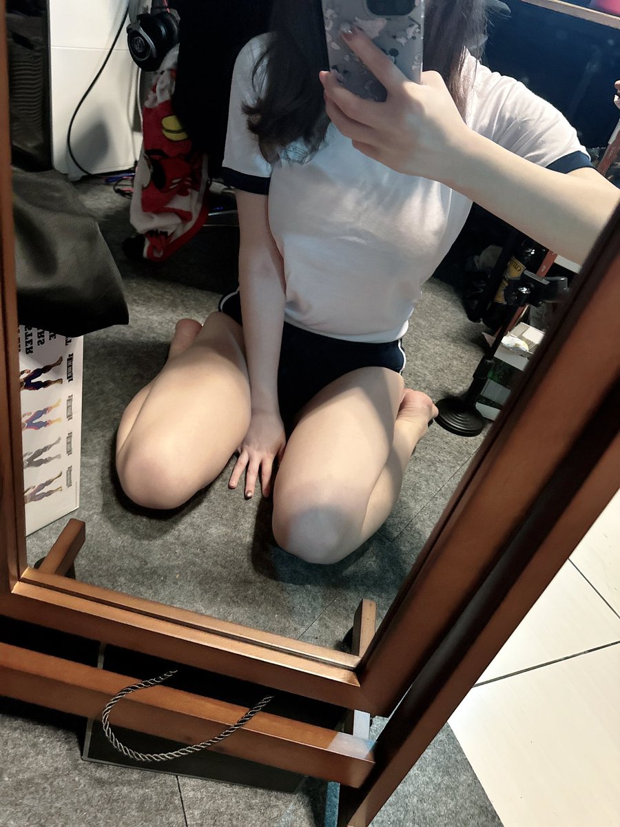 修你媽逼圖 自己身材不好別人就修圖
穿絲襪惹你啊 連打理自己都打理不好
就算你是男的我造樣噴你 長的醜還做妖
我還有開鏡頭直播全身過
至少我不會畫質拉到崩壞
把腿拉的無限長🤡
原相機都比你的嘴香😍 https://t.co/Nya1DTKVHx