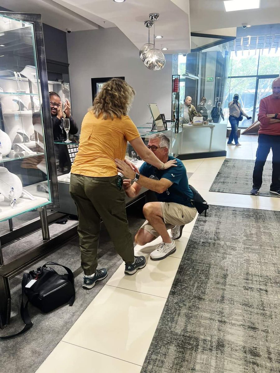 Two engagements this past weekend! What a special weekend it has been!!

Love makes life matter! ❤️

Congratulations 🥂

#thediamondworks #engagement #diamondring #southafrica #capetown