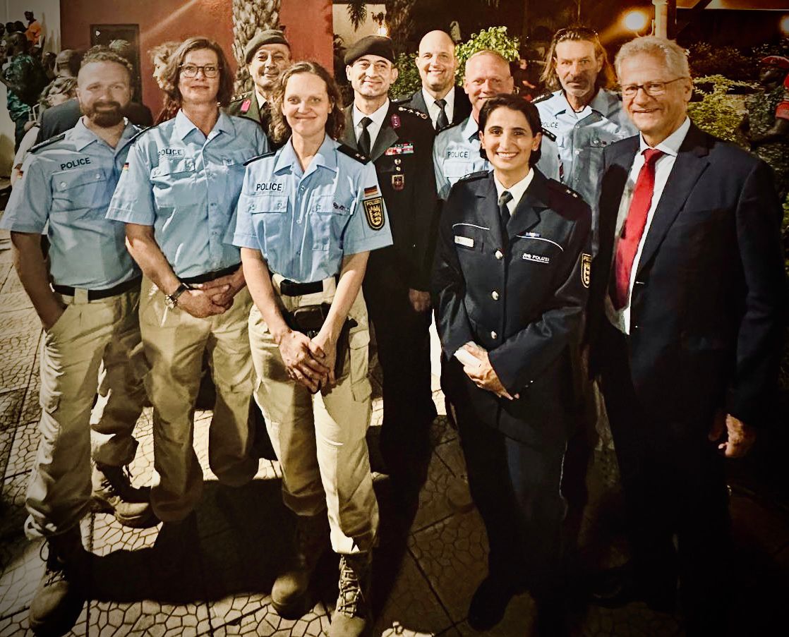 In addition to the 20mio GMD worth of vehicles and equipment donated last week, 🇩🇪German Police Trainers have arrived from Baden-Württemberg to train #GambiaPoliceForce officers in traffic accident prevention, criminal evidence and first response. Stronger together, Go #GPST!