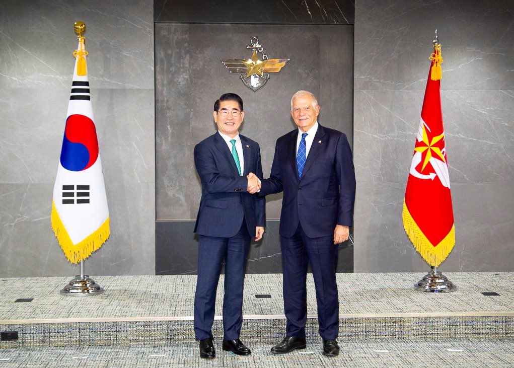 I met Defence Minister Kim Yong Hyun on DPRK &amp; other common security challenges. Russia’s aggression against Ukraine is an existential threat. The Republic of Korea is best positioned to understand it. 

We are united in our support to Ukraine. I encouraged them to step it up.