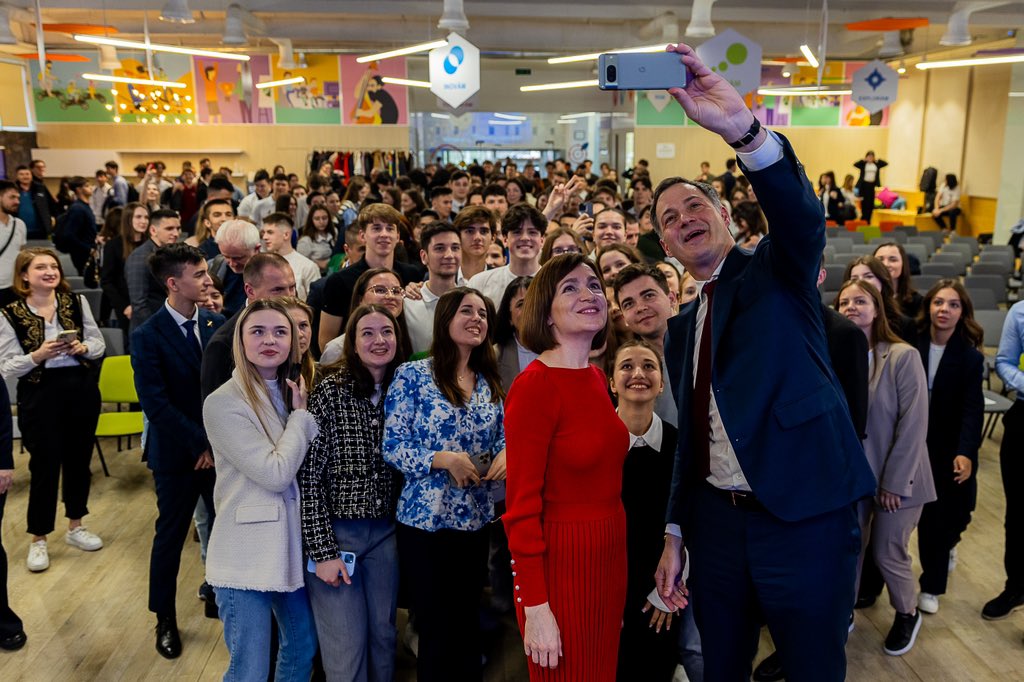 Alexander De Croo ๐ง๐ช๐ช๐บ (@alexanderdecroo) on Twitter photo Warm congratulations to you dear President <a href="/sandumaiamd/">Maia Sandu</a>
The people of Moldova have made a clear choice for democracy & freedom, despite unprecedented hybrid interference.
Europe is your home.
Belgium looks forward to continuing support on your path to European integration. Warm congratulations to you dear President <a href="/sandumaiamd/">Maia Sandu</a>
The people of Moldova have made a clear choice for democracy & freedom, despite unprecedented hybrid interference.
Europe is your home.
Belgium looks forward to continuing support on your path to European integration.