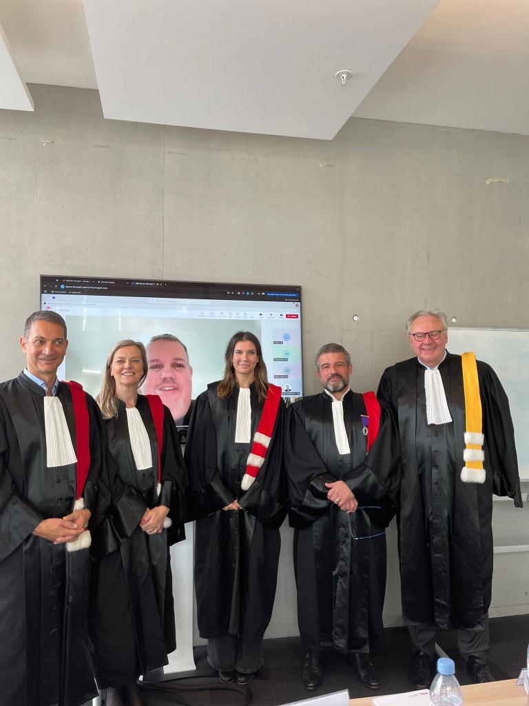 La semaine dernière j'ai eu le grand plaisir de siéger en distanciel dans le jury de  DBA de <a href="/MaelleLys/">Maëlys Beulque</a> Beulque dont j'ai dirigé la recherche dans le cadre de l'<a href="/IMSGeneva/">IMSG</a>. 
@CHUS <a href="/UnivCathoOuest/">UCO</a>