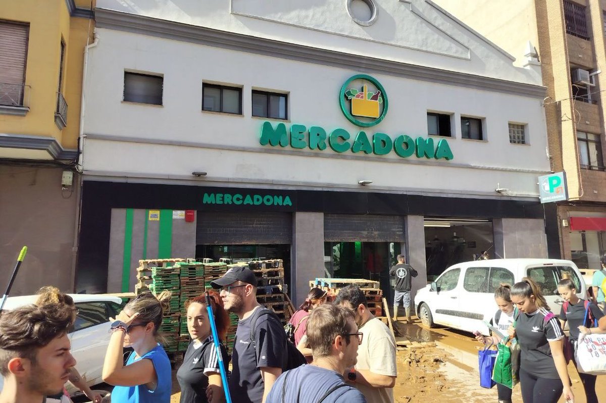 #TREBALL | Testimonis dels abusos empresarials durant les inundacions catastròfiques a #València directa.cat/testimonis-del… Entrevistem personal de centres comercials, restaurants o supermercats que consideren que els van posar en greu risc✍️Pau Beltrán📸Pau Beltrán i Jorge Fabregat