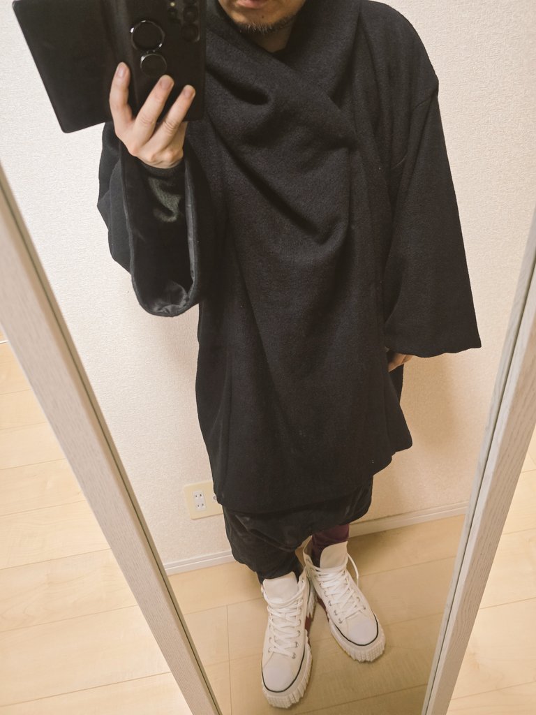 aoton15's tweet photo. 生きてますよ。
ただ、なんだろ？
虚無？

BLACK FLYS のクリアサングラス
SOUSOUサルエル
cciluの靴
SOUSOUのコート

あとキューブリックの伊達眼鏡や
半袖シャツなど色々と買ってるが
夏服は来年だな。 https://t.co/V2EIdpaGbt