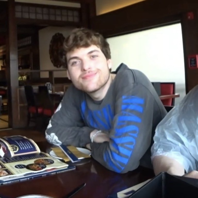 his short hair is so cute,, he’s such a sweetheart here