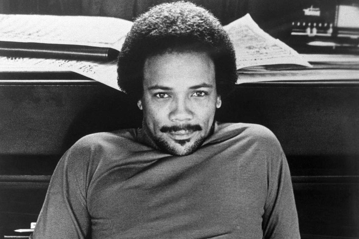 Quincy Jones, trompettiste, compositeur et génie du son, est mort.
Le producteur américain à qui l’on doit le “Thriller” de Michael Jackson a durablement défini les canons musicaux dominants le marché. 
 telerama.fr/musique/quincy…