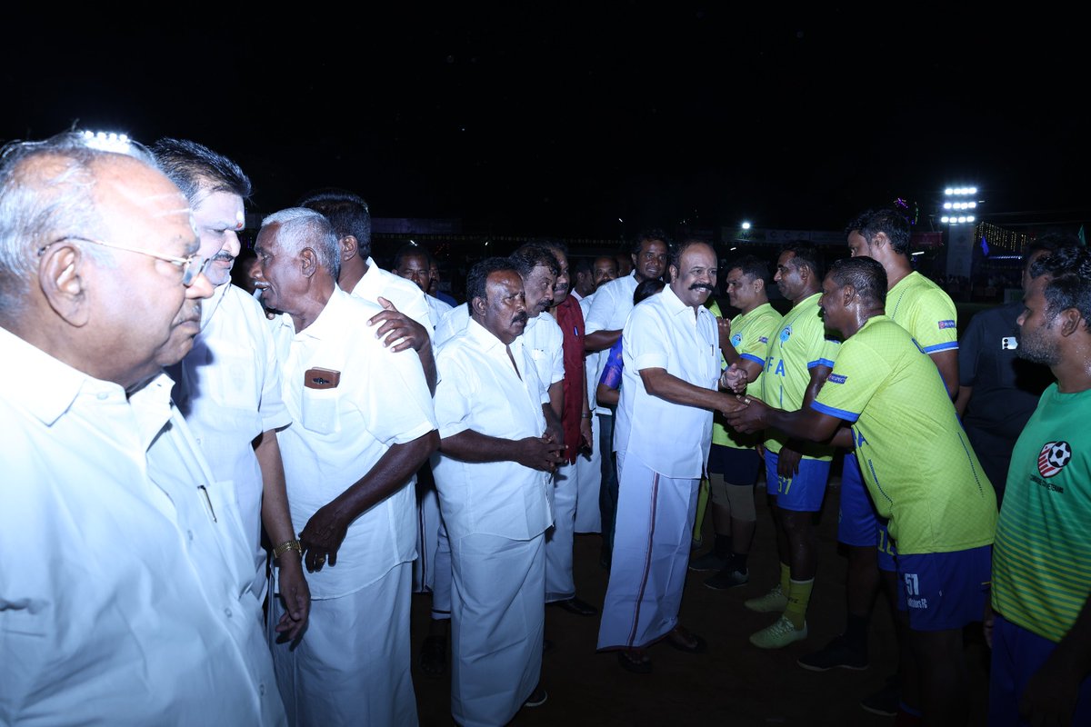 OfficeOfKRP's tweet photo. காரைக்குடி - கண்டனூர் நண்பர்கள் கால் பந்தாட்ட கழகத்தின் பொன்விழா ஆண்டை ஒட்டி நடைபெற்ற கால் பந்தாட்ட போட்டியினை துவக்கி வைத்தோம். உடன், கழக நிர்வாகிகள், உள்ளாட்சிப் பிரதிநிதிகள், கண்டனூர் நண்பர்கள் கால் பந்தாட்ட கழகத்தின் குழுவினர், விளையாட்டு வீரர்கள், பொதுமக்கள். https://t.co/mP45wn7zmM