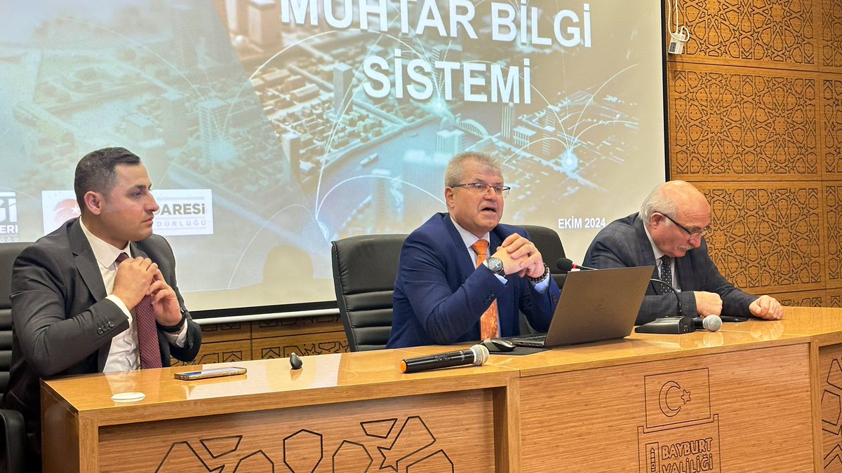 Genel Sekreterimiz <a href="/hkocyigit/">Hayrettin Koçyiğit</a> ve birim müdürlerimizin katılımıyla, <a href="/TC_icisleri/">T.C. İçişleri Bakanlığı</a> bakanlığı Başkontrolörleri Sebahattin Karakaya ve Recep Demir’in köy muhtarlarına yönelik bilgilendirme semineri gerçekleştirildi.

Seminerde, yerel yönetimlere dair önemli konular gündeme alındı.