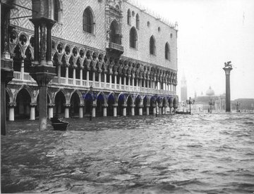 IveserVenezia's tweet photo. 4 novembre 1966
quando il mare sommerse la laguna
#Venezia #AcquaGranda https://t.co/Kez9WYP3g4