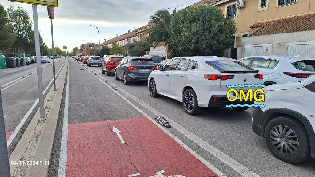 Una mañana más, en Rivas… gente que no puede ir a trabajar por la imposición de un carril bici que no se usa.

<a href="/AytoRivas/">Ayuntamiento de Rivas Vaciamadrid</a> , si por una emergencia hay que evacuar Rivas, el efecto ratonera se multiplica por dos al haber reducido a la mitad los carriles.