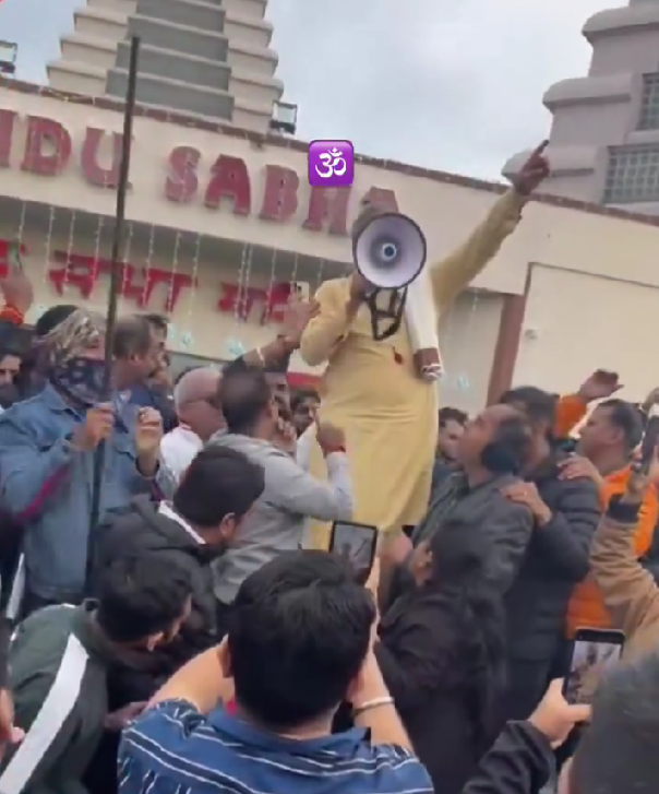 lowepreet8174's tweet photo. When a priest calls 4 violence &amp; a masked goon wields a stick, it shows how Sikhs are threatened &amp; feel unsafe carrying out peaceful protests. Those with allegiance to India pose a threat 2 Canadian democracy, Pannu is exposing these Sanghi wolves hidden in sheep’s clothing. https://t.co/r5CIwj2RCe