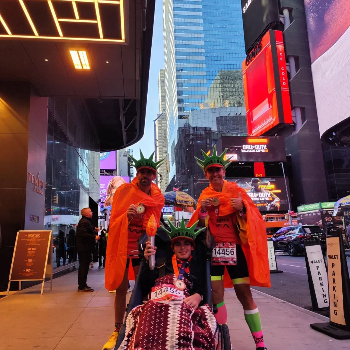 Ayer nuestro capitán Cristian cumplió un sueño junto con los impulsores <a href="/cholejs/">Antonio Jurado Chole</a>  y Miguel Angel corriendo juntos el <a href="/MaratonDeNY/">Maratón De Nueva York 🏃🏼‍♂️🗽</a> 💪
Larga vida a los sueños y la lucha por cumplirlos 👏👏👏👏