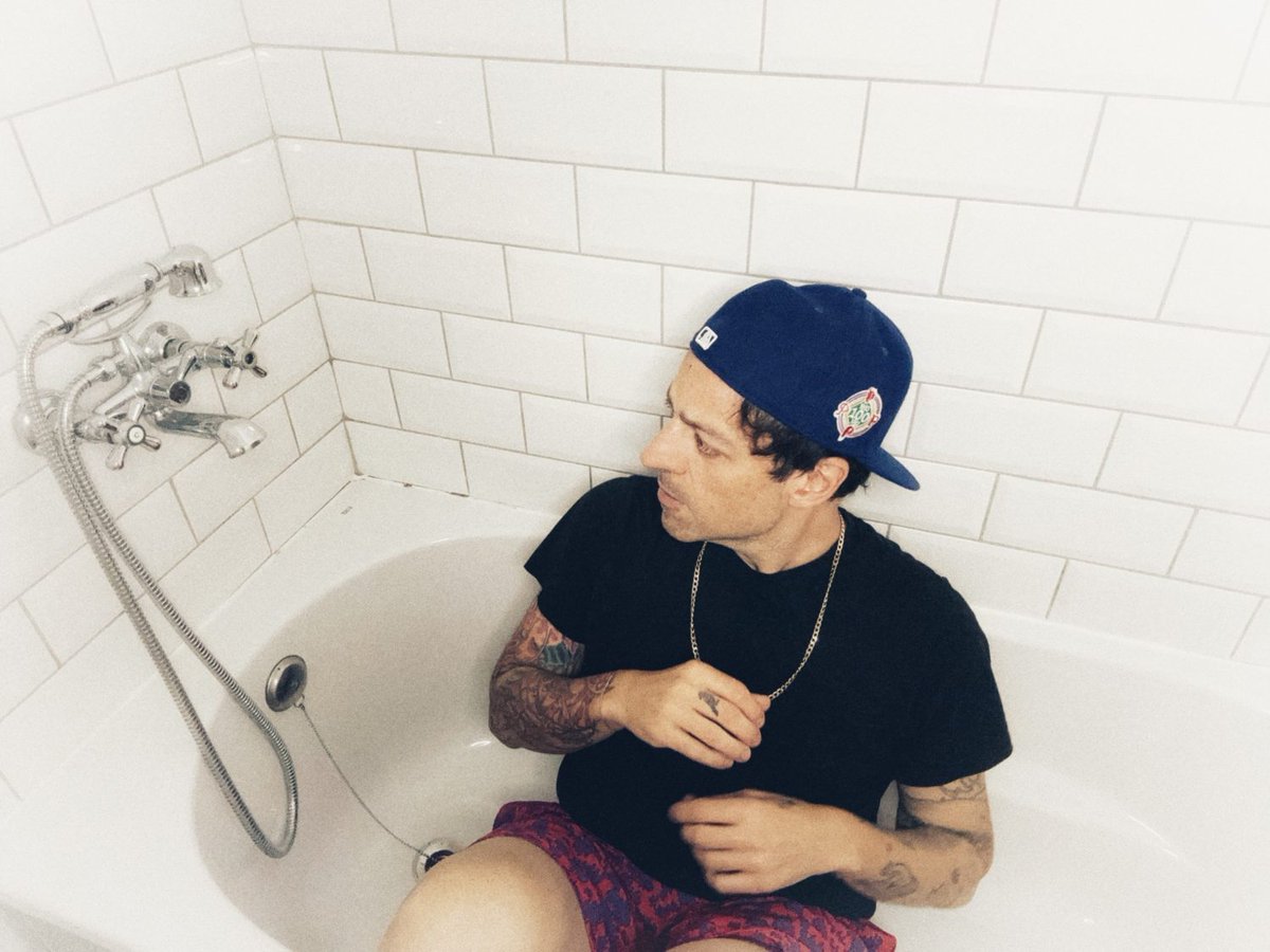 Con motivo del lanzamiento de su nuevo single, "The right time", que antecede la publicación de su nuevo disco, <a href="/LAtheband/">L.A.</a> charla con <a href="/Crazymindsweb/">CrazyMinds</a> sobre algunas de sus canciones preferidas 👉 crazyminds.es/playlist/l-a-1…