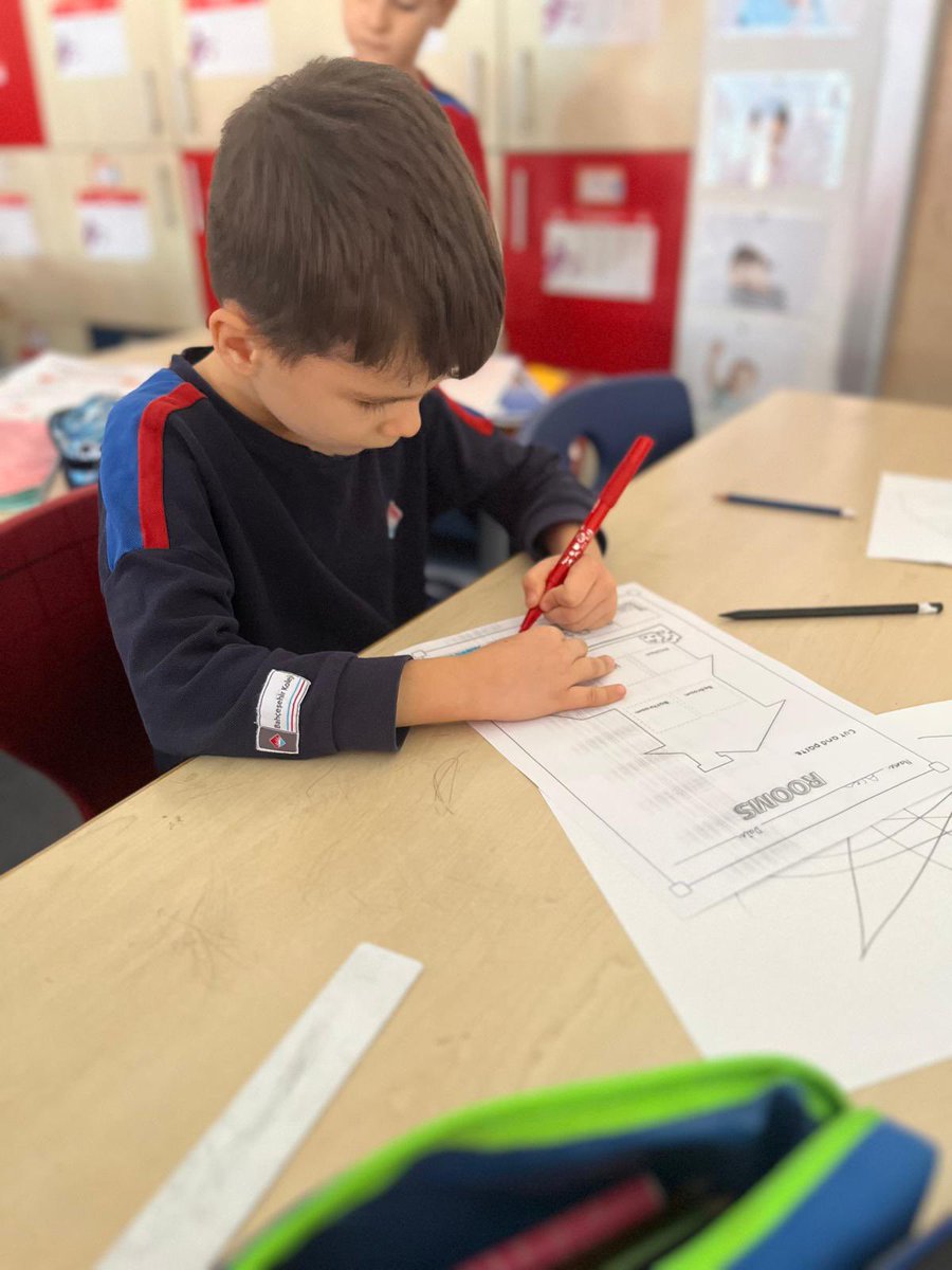 We learned the parts of the house and made a craft activity with 1st grade students.