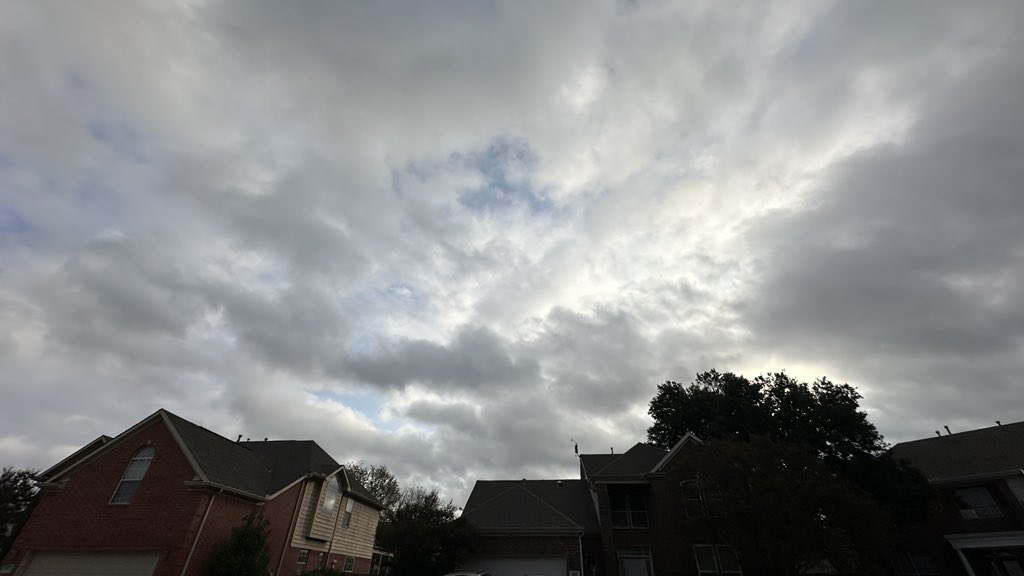 Busy severe weather day ahead for North Texas and Texoma. Breaks in the clouds already starting to show up over DFW. Any extra warming will only destabilize the atmosphere further. #dfwwx #WeatherAware