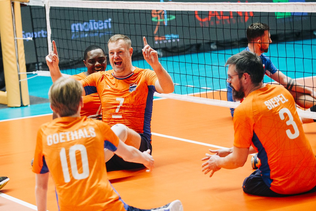 Check de video waarin onze aanvoerder Loek Hendrix vertelt hoe hij in aanraking kwam met zitvolleybal en ons team 📷! Ook vertelt hij dat zijn ultieme droom is om de Paralympische Spelen te halen. Nu eerst EK kwalificatie in Turkije van 22 t/m 24 november!
volleybal.nl/nieuws/loek-he…