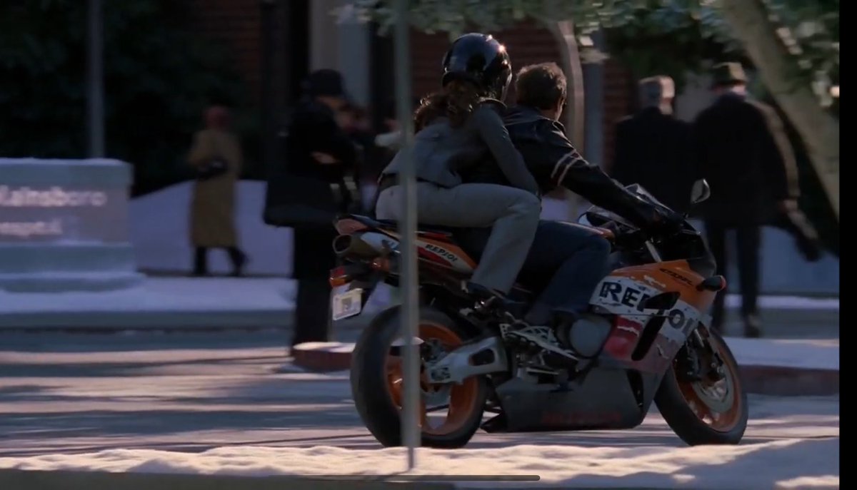 teaAndbiscuitzz's tweet photo. I was watching this scene from House and I immediately gasped when Cameron hopped onto the motorbike from the right side?¿ GURL??

BUT! Today I learned that a “Honda CBR1000RR Repsol” has a “centrally positioned exhaust”. So all goooood https://t.co/8jpZAXfKpb